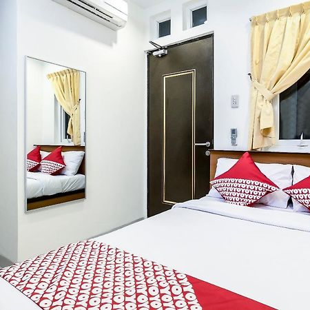 Oyo 294 Andrea Residence Syariah Medan Exterior foto